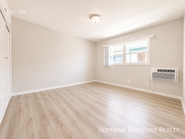 Building Photo - 141 N Hamilton Dr