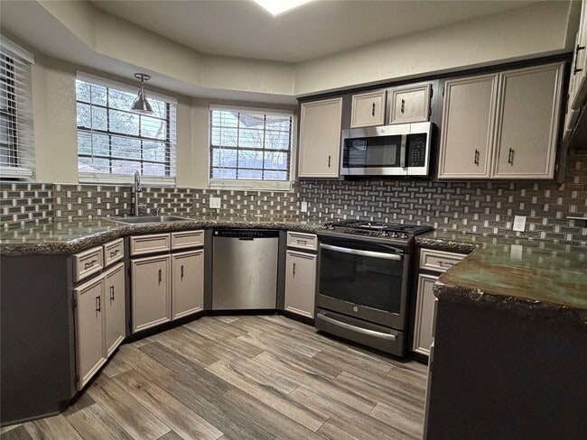 Building Photo - 2712 Monroe Ave