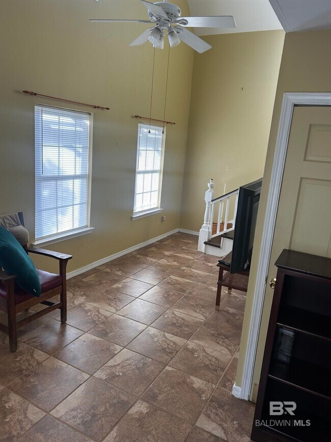 Foto del edificio - 22985 High Ridge Rd