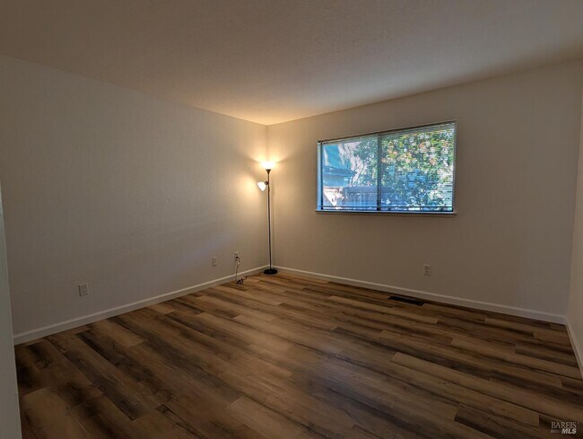 Foto del edificio - 663 Spring Ln