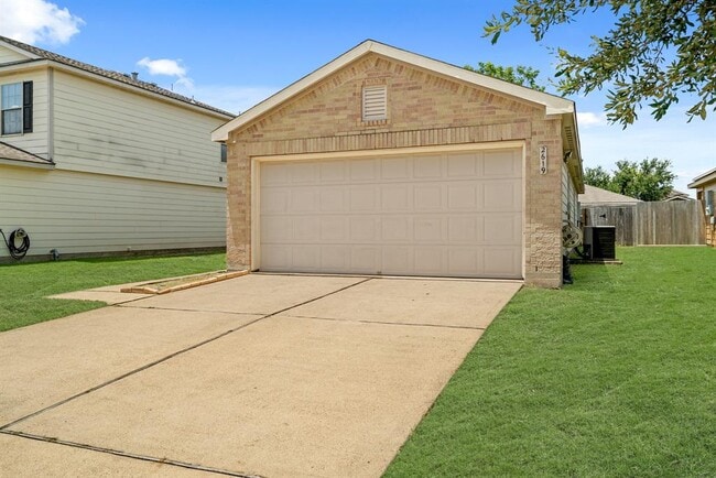 Building Photo - 2619 Chisolm Creek Ct