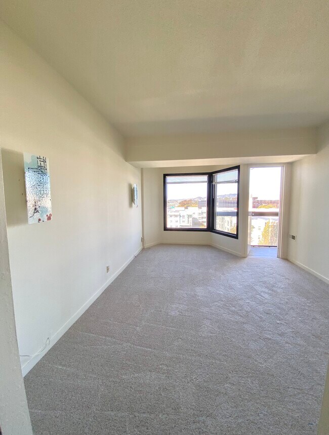 Foto del edificio - 6363 Christie Ave