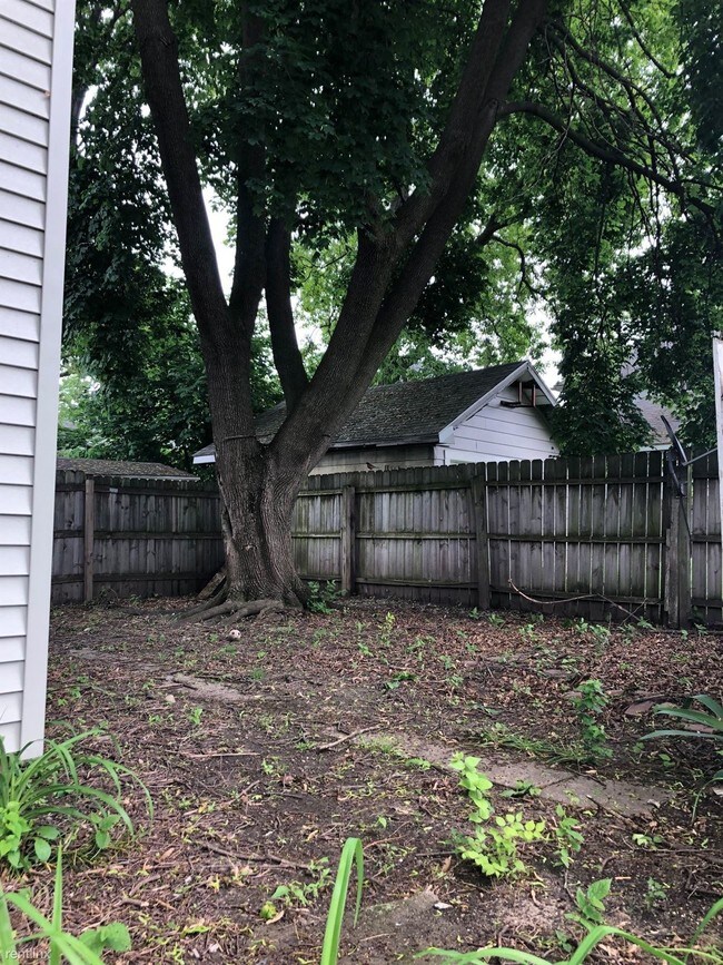 Building Photo - 2 br, 1.5 bath House - 412 E Lawrence St