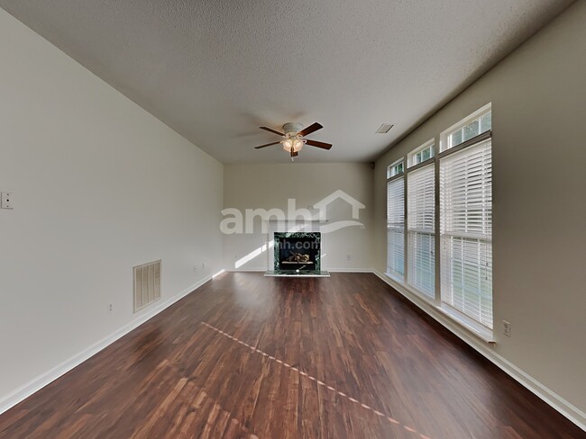 Foto del edificio - 3507 Lusby Ct