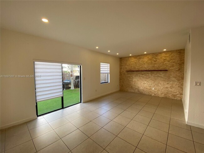 Foto del edificio - 343 NE 37th Terrace