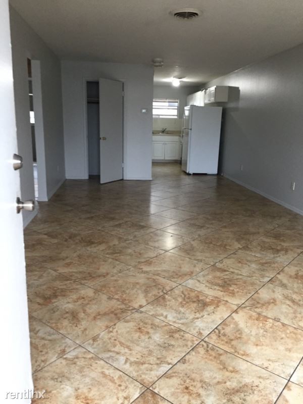 Building Photo - 2 br, 2 bath Apartment - 127 Begonia St