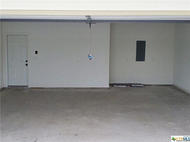 Building Photo - 641 Thormeyer Rd
