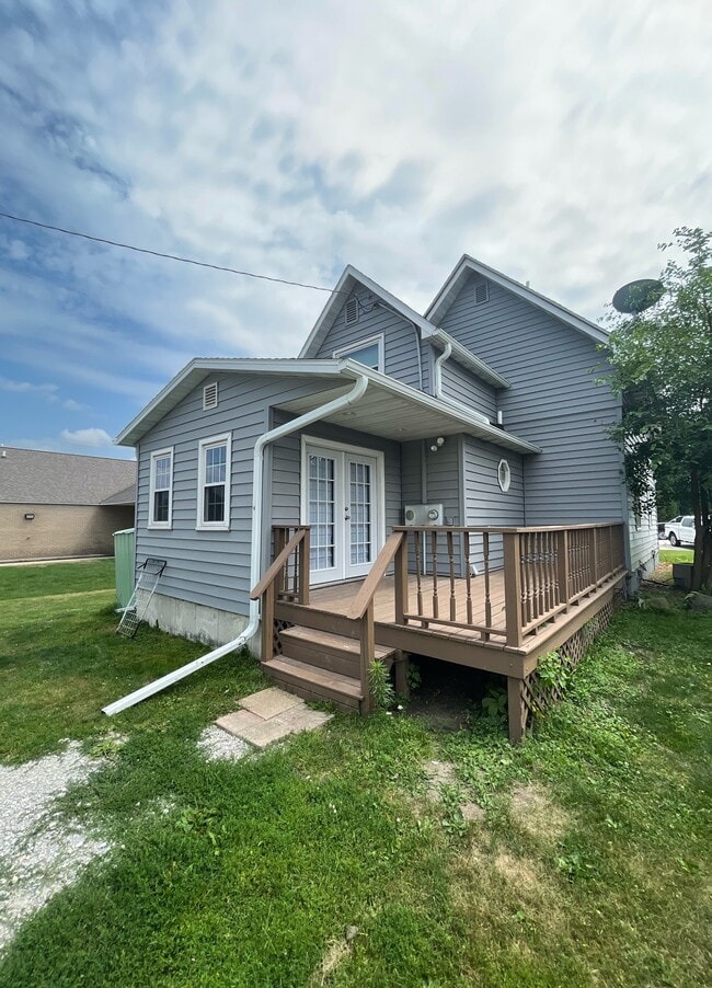 Building Photo - 127 E Main St