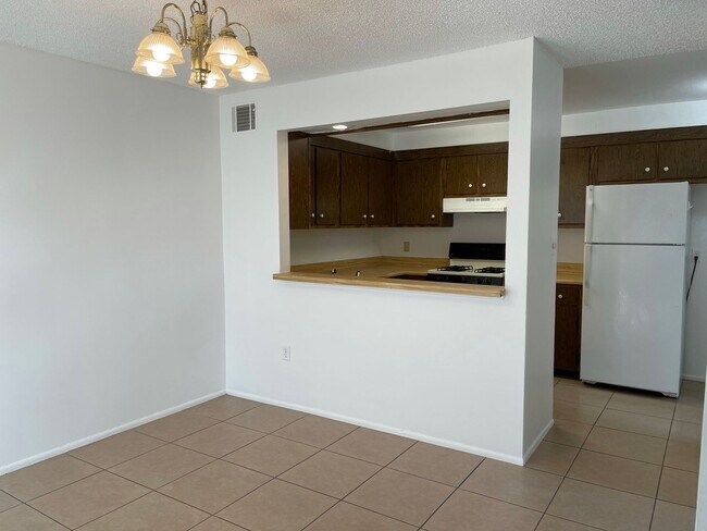 Foto del edificio - Charming 3 Bedroom/ 2.5 Bath Town Home for...