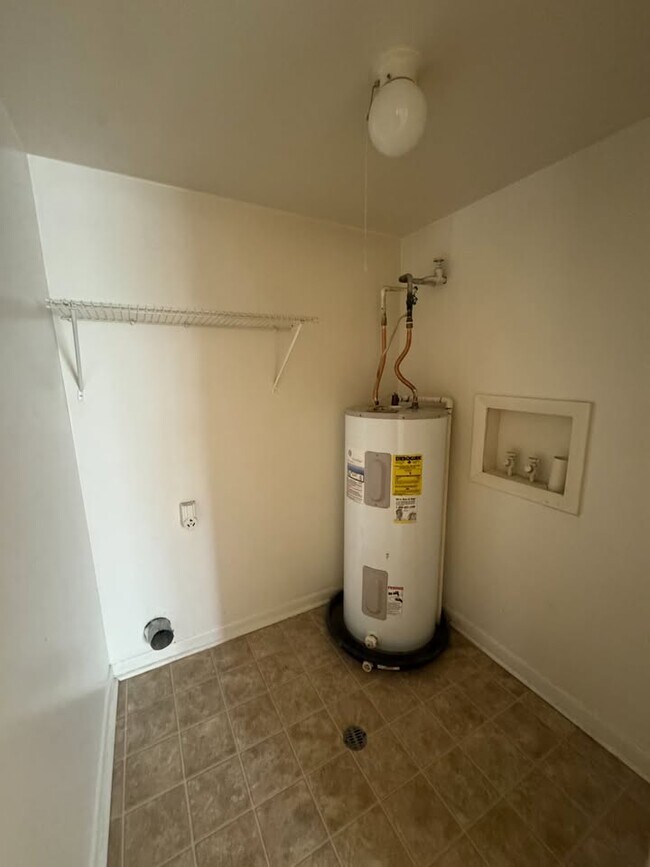 Foto del edificio - 600 Reusens Rd