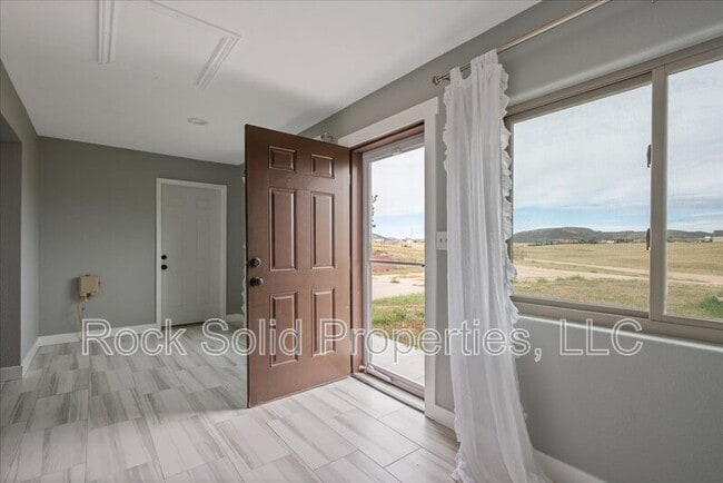 Building Photo - 753 Latigo Loop