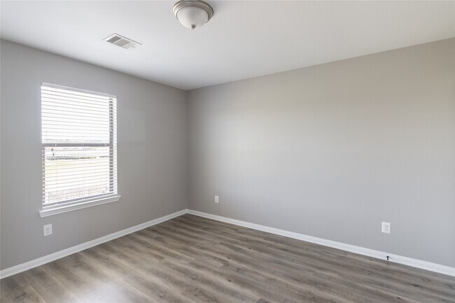 Building Photo - 23622 Virginia Pine Dr