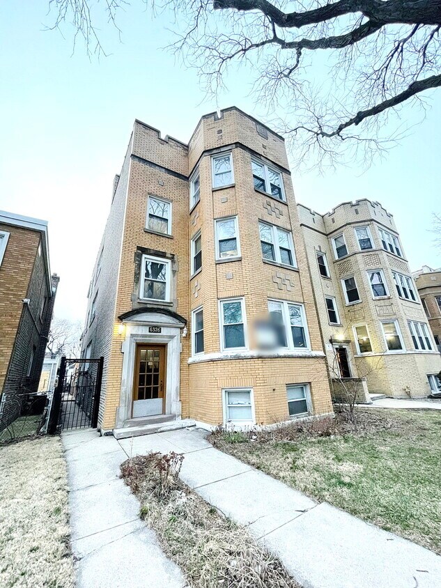 Primary Photo - 6326 N Rockwell St