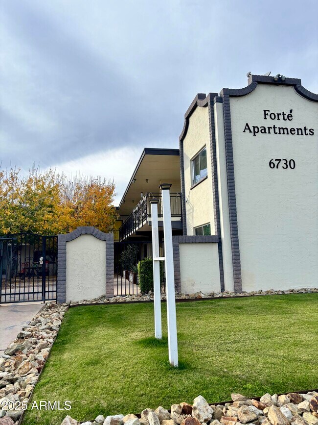 Building Photo - 6730 N 17th Ave