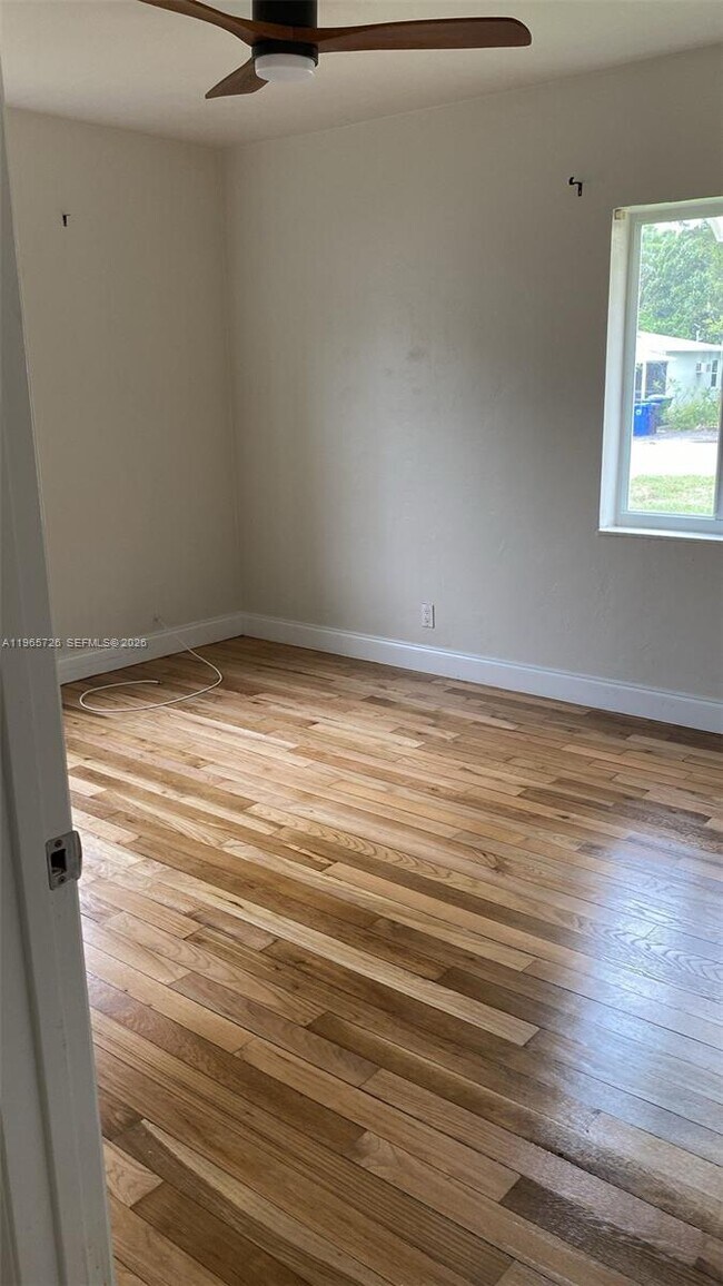 Foto del edificio - 713 SW 10th St