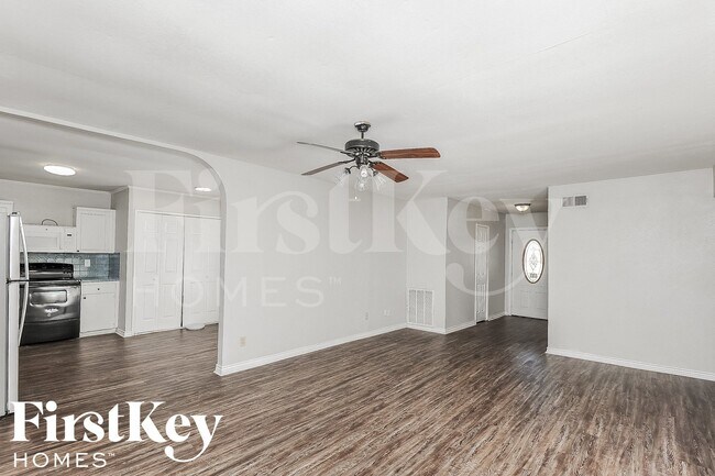 Foto del edificio - 2202 Lockwood Dr