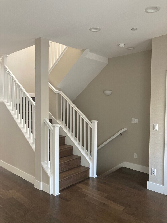 Building Photo - 2061 Stonefield Ln