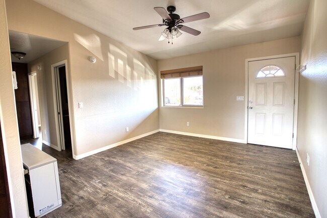 Foto del edificio - 5554 White Mountain Ave
