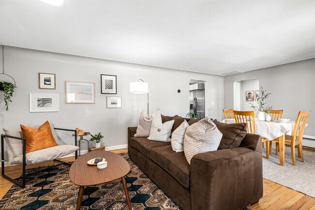 Foto del edificio - 8254 Mary Ann Ave