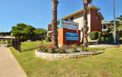 Building Photo - 1900 Burton Dr