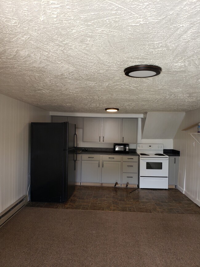 Kitchen - 102 N 1st St