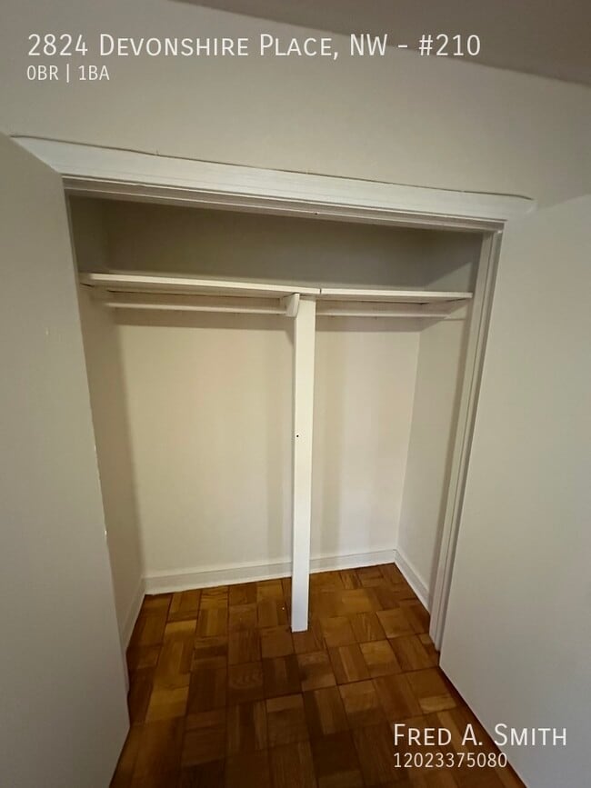 Foto del edificio - 2824 Devonshire Pl NW