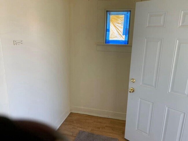 Building Photo - Cozy 3 Bedroom Home with Spacious Yard in ...