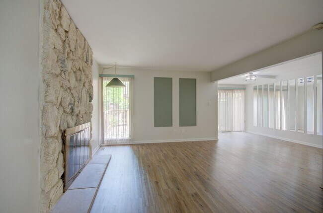 Foto del edificio - 2bd 1.5 ba 2 story townhome Palos Hills