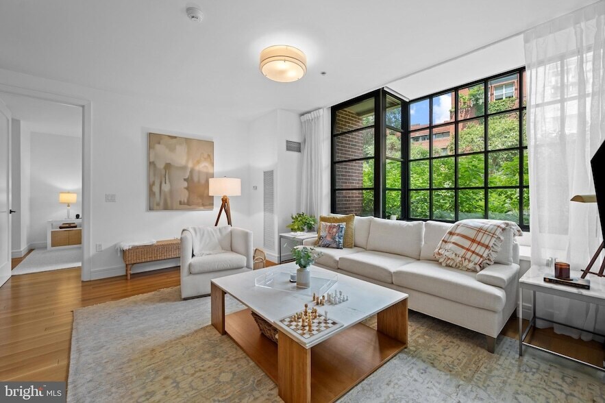 Foto principal - 3303 Water St NW