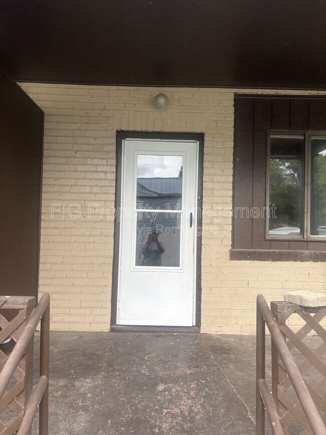 Foto del edificio - 425 W G St