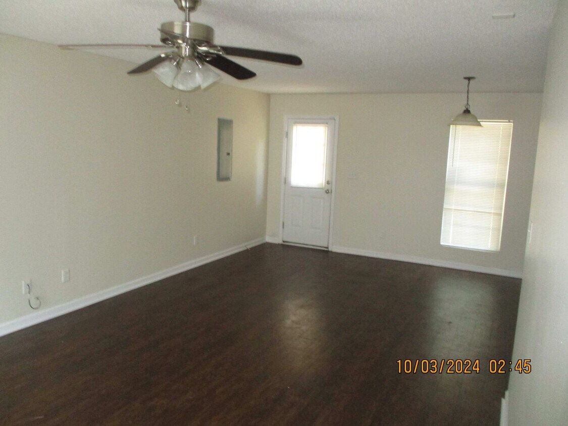 Foto del edificio - 204 Glade Ln