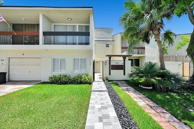 Building Photo - 9133 Fontainebleau Blvd