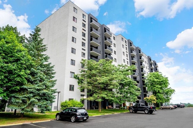 Building Photo - Adanac Crossing