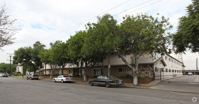 Building Photo - Evergreen Apartments