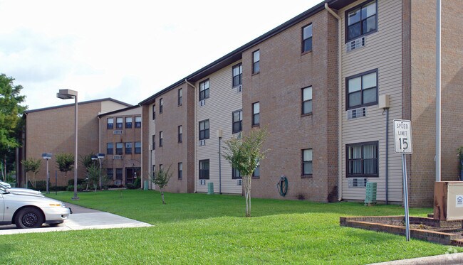 Building Photo - Baten Arms Apartments