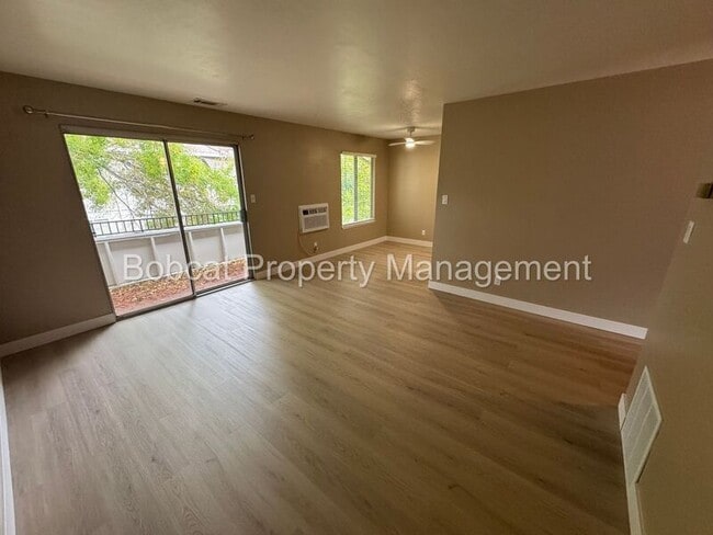 Building Photo - 400 S Saliman Rd