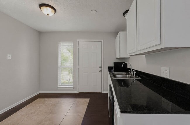 Foto del edificio - 7217 Parker Rd