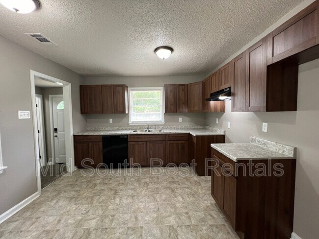 Building Photo - 5264 Loch Lomond Rd