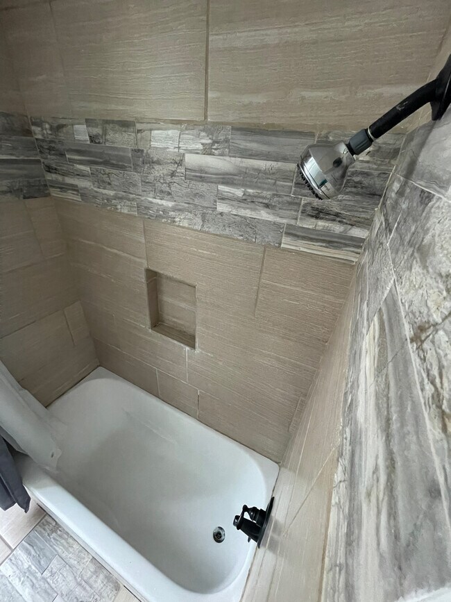 Foto del edificio - 731 N 67th St