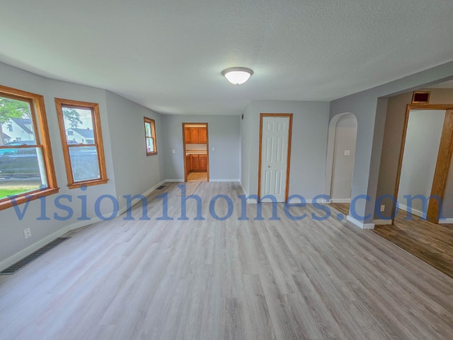 Building Photo - 402 N Nixon Ave
