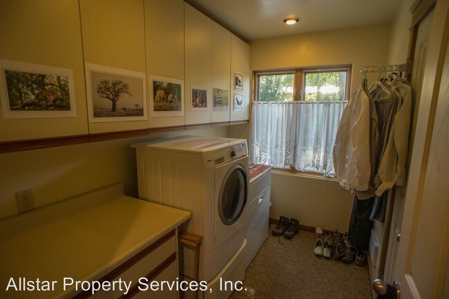 Building Photo - 10 Deer Creek Rd