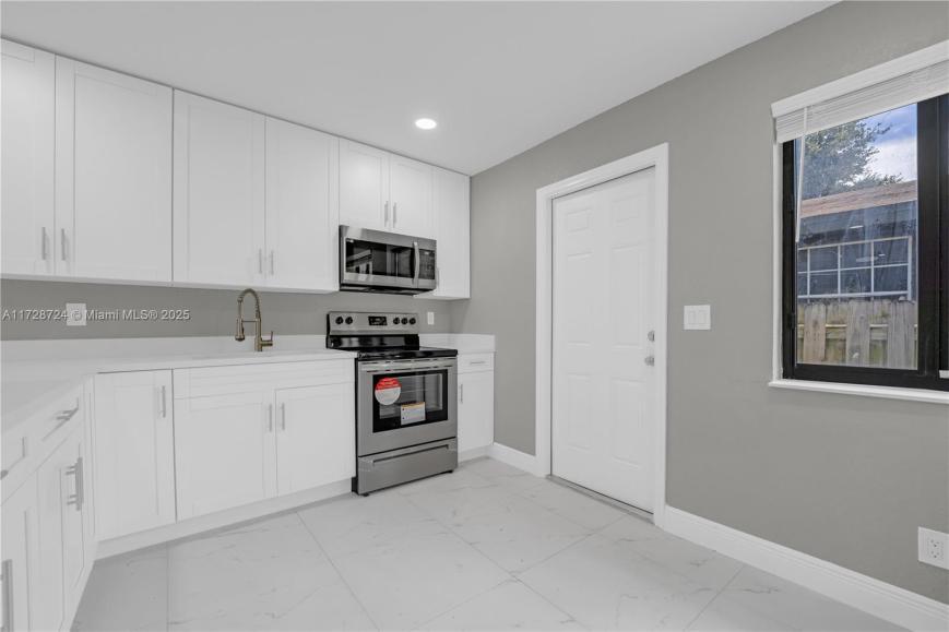 Foto principal - 2 bedroom in Hallandale FL 33009