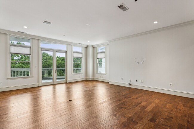 Foto del edificio - 2500 Peachtree Rd NW