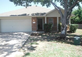 Building Photo - 722 Ranier Ln