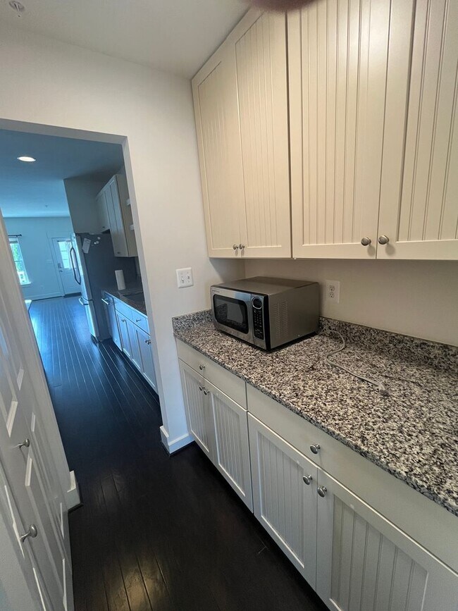 Foto del edificio - 5 bedroom 3.5 bath home