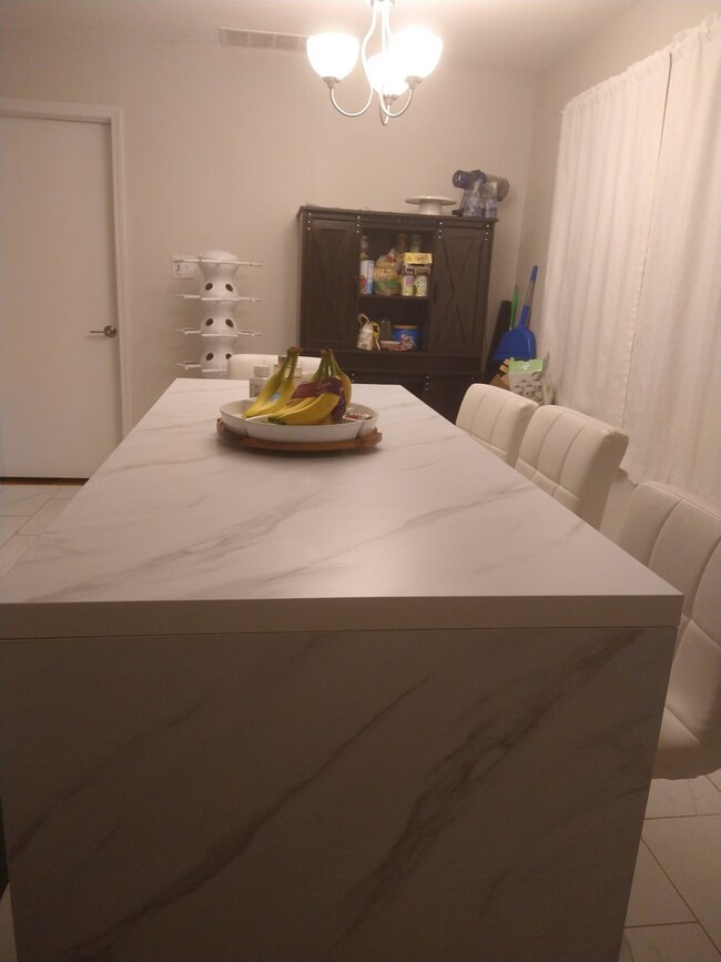 Foto del edificio - Room in House on Foxcroft Dr