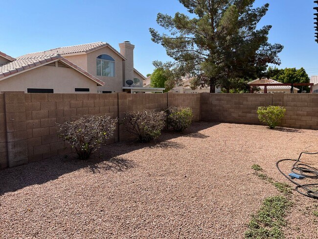 Foto del edificio - **COMFORTABLE & SPACIOUS 3BEDROOM/2BATHROOM HOME IN GILBERT (ELLIOT & GILBERT RD)**