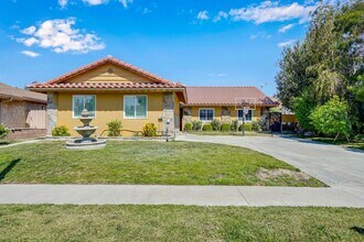 Building Photo - 20111 Lakemore Dr
