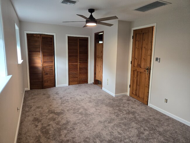 Foto del edificio - 115 Sandager Ave