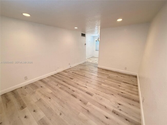 Building Photo - 2826 Van Buren St